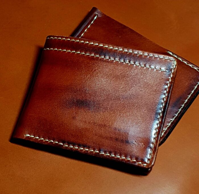 Bifold wallet "Old fellow" Chernyshev`A WORKSHOP Изделия из кожи ручной работы, сделано с душой Автор: Чернышёв Андрей, г. Смоленск Магазин: https://marketcraft.ru/Chernyshev`A