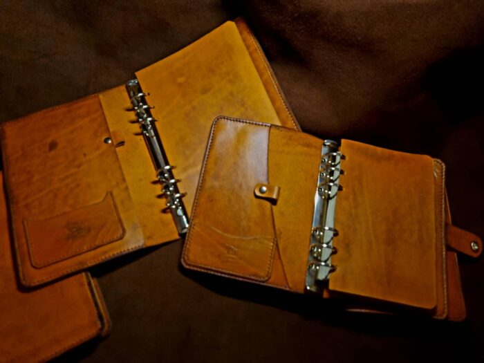 Notebook А6 "On rings" Chernyshev`A WORKSHOP Изделия из кожи ручной работы, сделано с душой Автор: Чернышёв Андрей, г. Смоленск Магазин: https://marketcraft.ru/Chernyshev`A