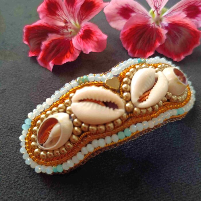 Automatic hairpin with shells Brosh_from_Lady_Si Бижутерия и аксессуары ручной работы из бисера и натуральных камней Автор: Стёпкина Ирина, г. Краснодар