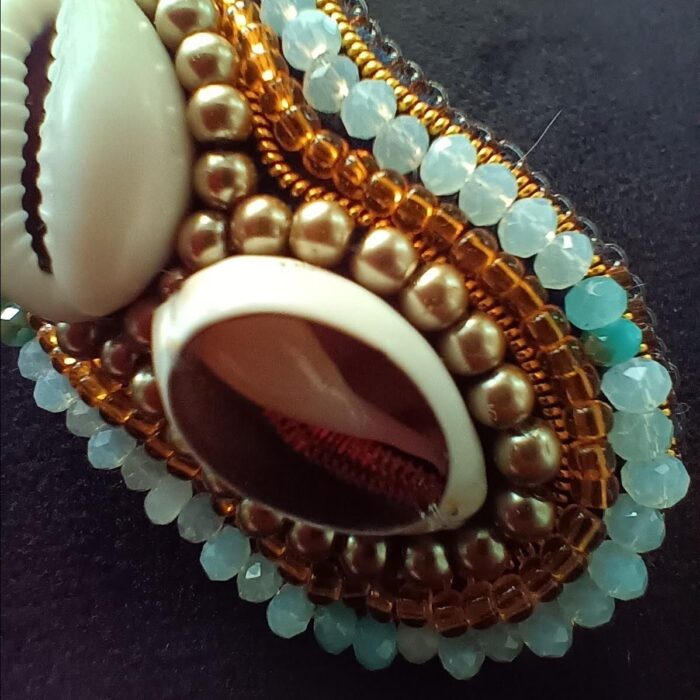 Automatic hairpin with shells Brosh_from_Lady_Si Бижутерия и аксессуары ручной работы из бисера и натуральных камней Автор: Стёпкина Ирина, г. Краснодар