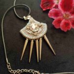 The pendant is white Brosh_from_Lady_Si Бижутерия и аксессуары ручной работы из бисера и натуральных камней Автор: Стёпкина Ирина, г. Краснодар