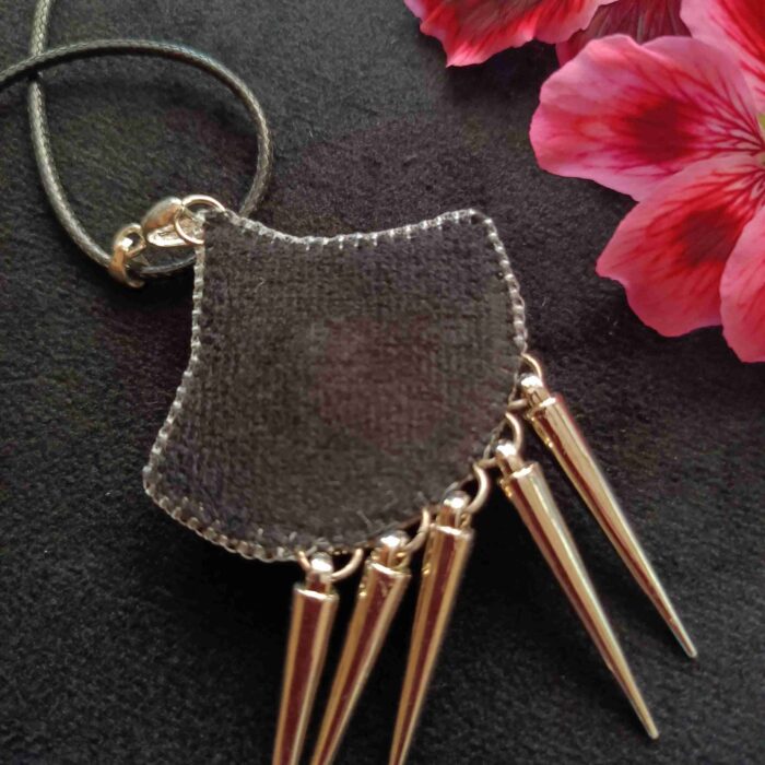 The pendant is white Brosh_from_Lady_Si Бижутерия и аксессуары ручной работы из бисера и натуральных камней Автор: Стёпкина Ирина, г. Краснодар