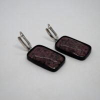 Серьги из кожи с эвдиалитом.