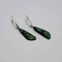 Серьги из кожи с циозитом (цоизитом).