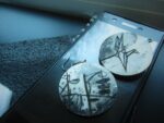 деревянные серьги с пирографией и росписью журавли — изображение 7