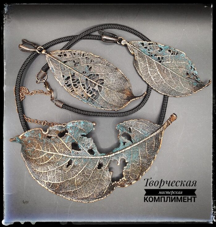 комплект: колье и серьги