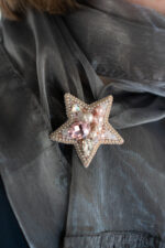 Брошь Звезда розовая
