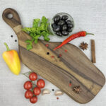 Доски разных форм из ореха