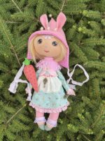 Игровая куколка Зайка.