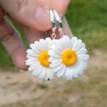 Серьги с ромашками