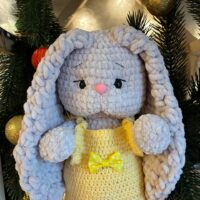 Зайка плюшевая