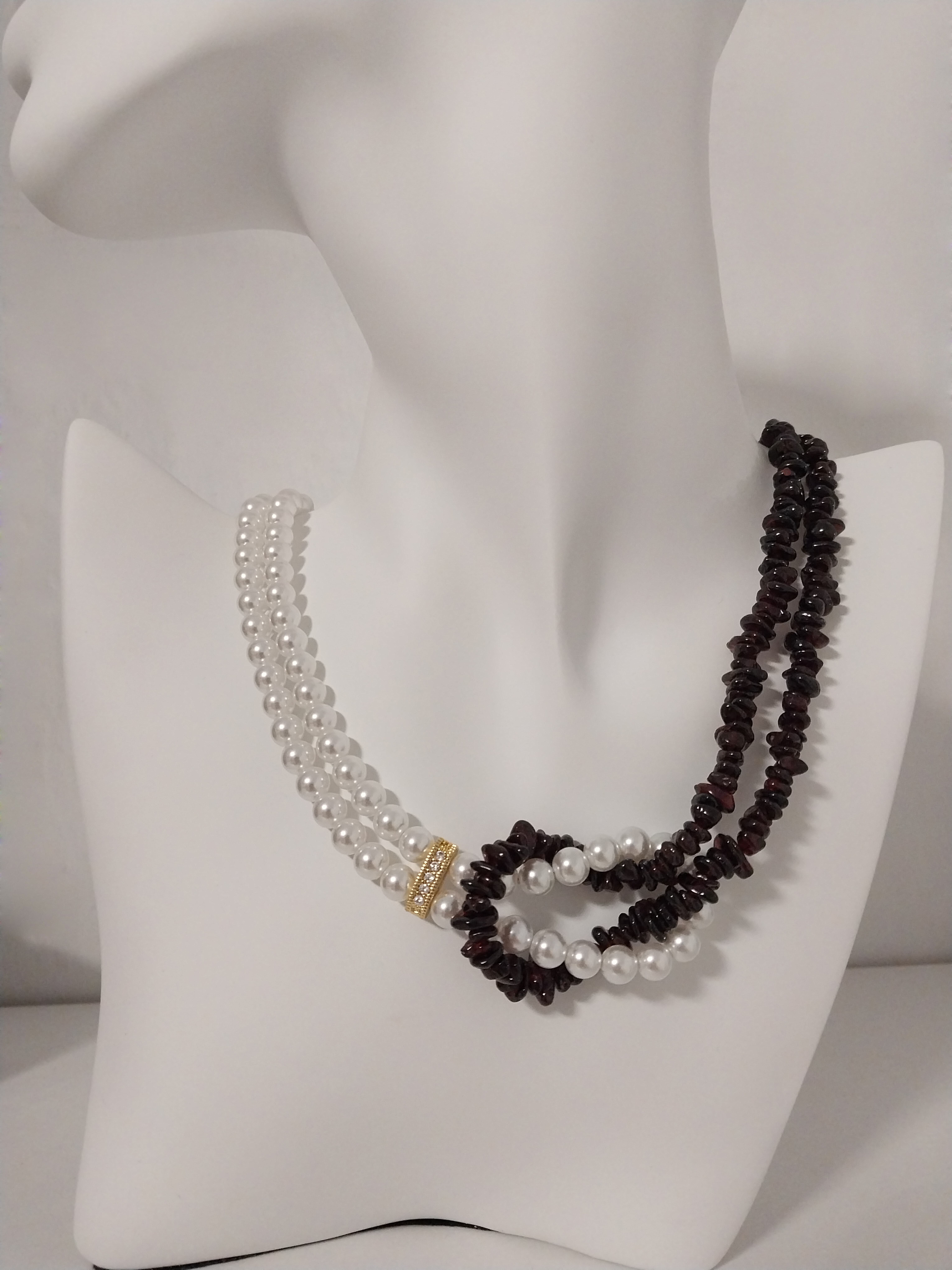 Колье из жемчуга майорка и граната