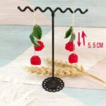 Удлиненные серьги с малиной из полимерной глины – это уникальное украшение, которое станет ярким акцентом в вашем образе.