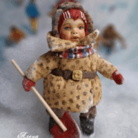 Ватная игрушка "Малыш с лопаткой"