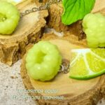 Удлиненные серьги с малиной из полимерной глины – это уникальное украшение, которое станет ярким акцентом в вашем образе.