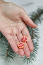 Серьги-гвоздики с мандарином — изображение 9