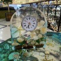 Часы из эпоксидной смолы.