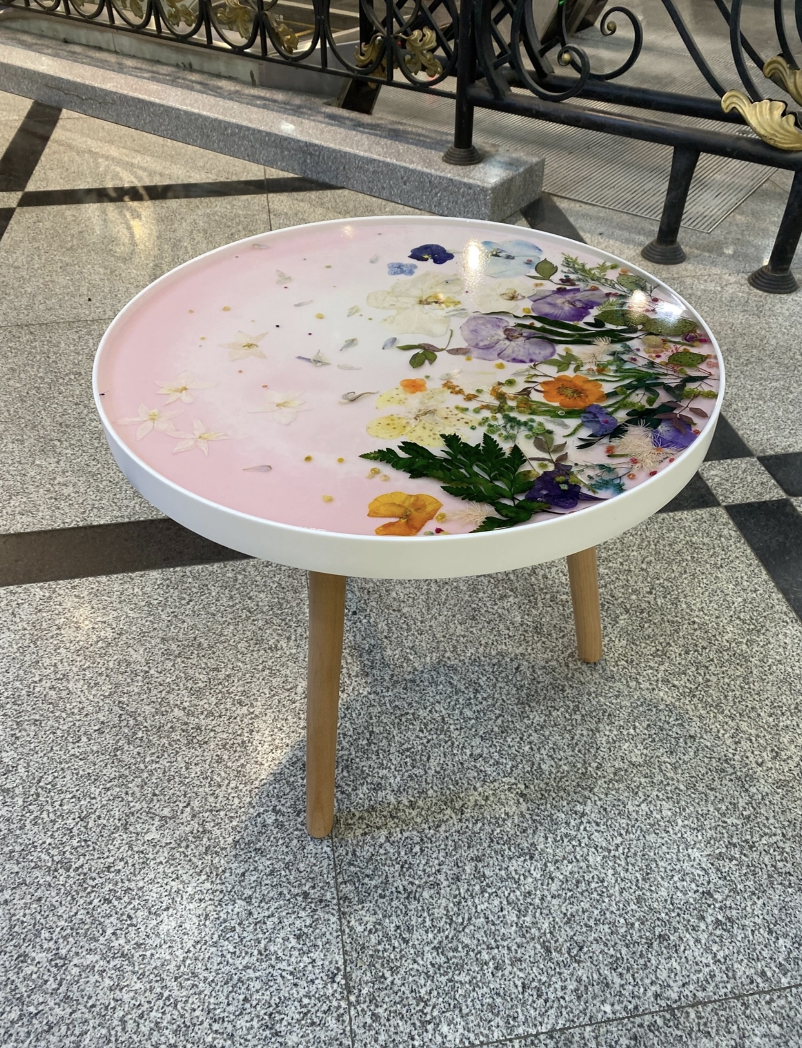 Screenshot Стол из эпоксидной смолы с сухоцветами. — изображение 1