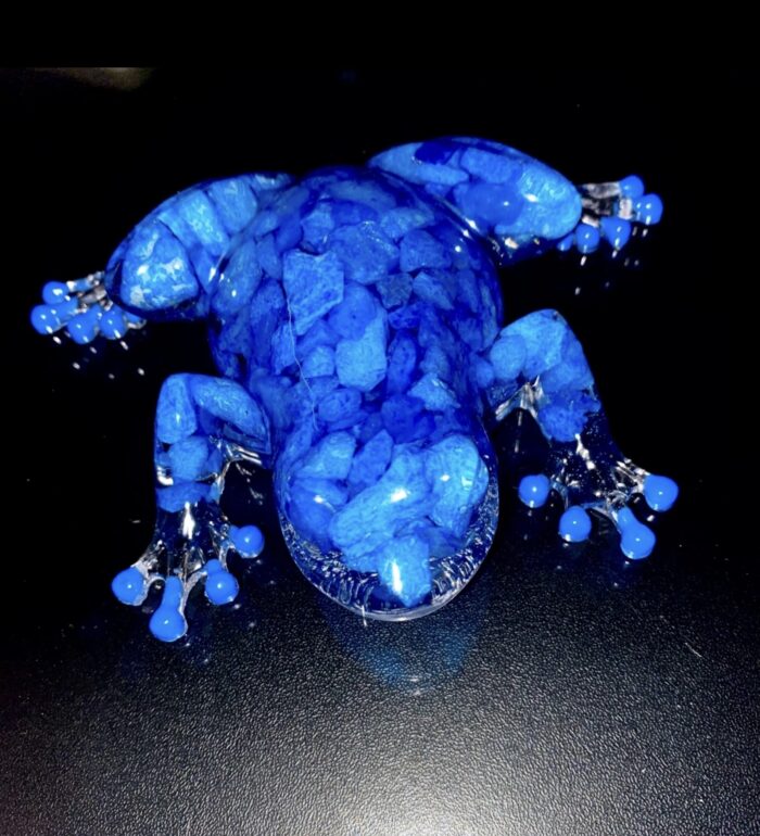 Сувенир лягушка из эпоксидной смолы . — изображение 2