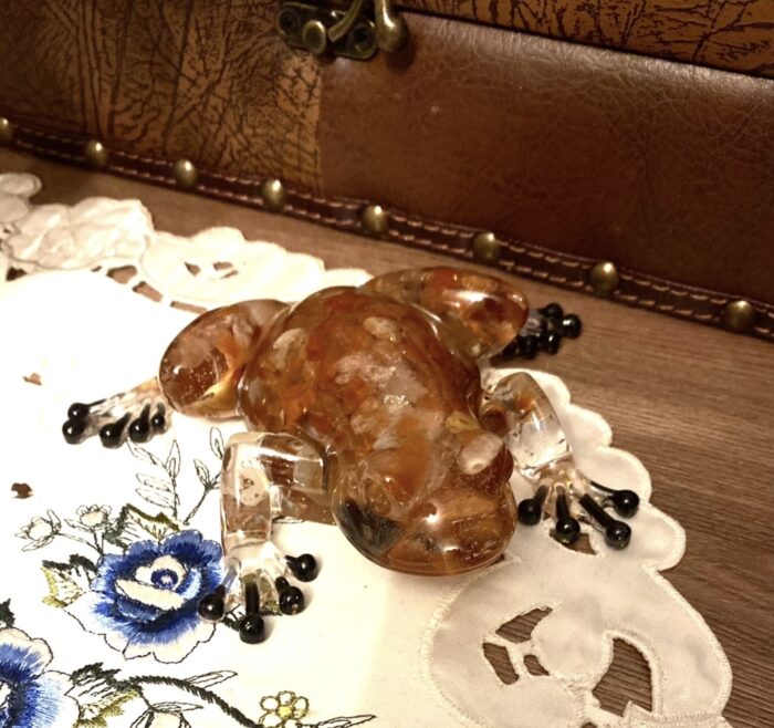 Сувенир лягушка из эпоксидной смолы . — изображение 4