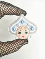 Брошь Снегурочка