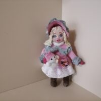 Барышня со снеговичком