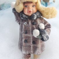 Ватная игрушка "Мальчик со снежками" Интерьерная декоративная игрушка, елочное украшение