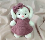 Вязаная игрушка «Зайка Милка»