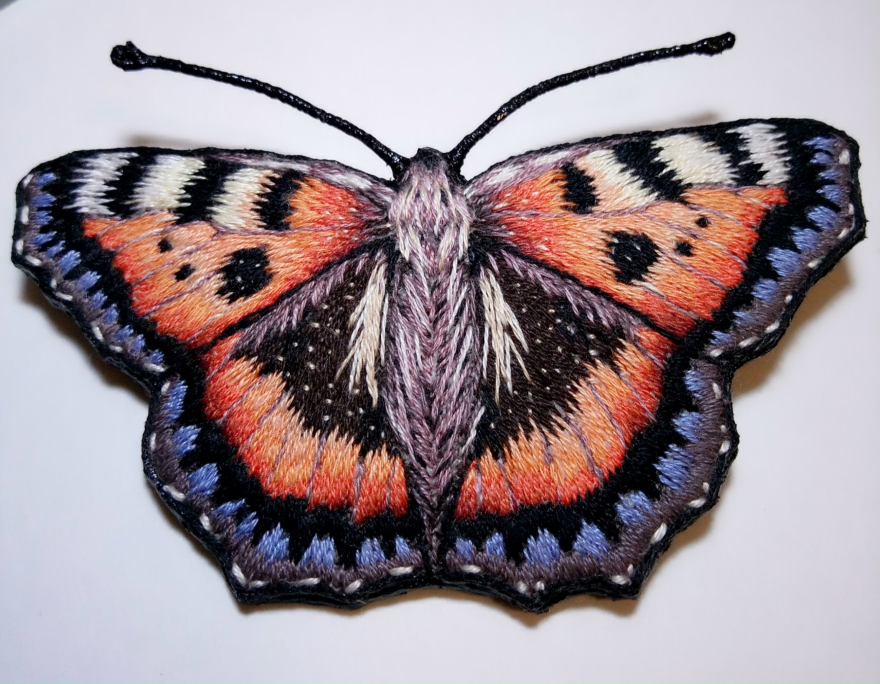 mt_ZltGRPiu41TR9UlpRPnoTuagAgF7-wL5VXhkKmW80Z4kt27XYak2OraT-NWUSBjc6Cu42rEvgZU_uC3gm0BxL Брошь "Бабочка" — изображение 1