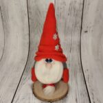 Новогодний гном - милая и уютная игрушка ручной работы, которая станет отличным украшением вашего интерьера или оригинальным подарком на Новый год.