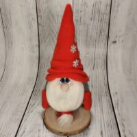 Новогодний гном - милая и уютная игрушка ручной работы, которая станет отличным украшением вашего интерьера или оригинальным подарком на Новый год.
