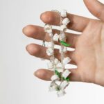 Добавьте в свой образ нежность и весенний шарм с нашим браслетом ручной работы из полимерной глины с ландышами!