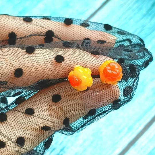 1 кв Серьги-гвоздики с морошкой — изображение 1