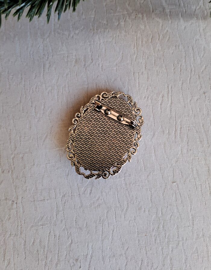 Брошь ручной работы с вышивкой — изображение 2