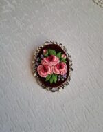 Брошь ручной работы с вышивкой — изображение 4