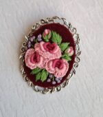 Брошь ручной работы с вышивкой