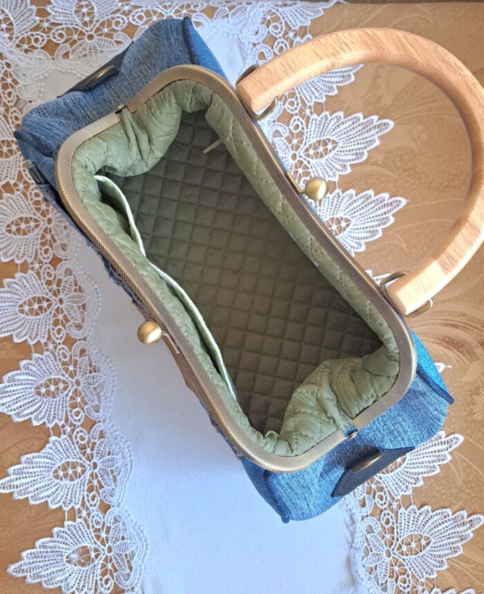 Сумка женская джинсовая с фермуаром, джинсовый стиль — изображение 5