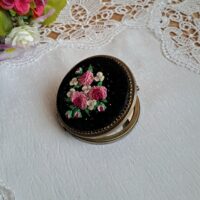 Зеркальце складное карманное с вышивкой
