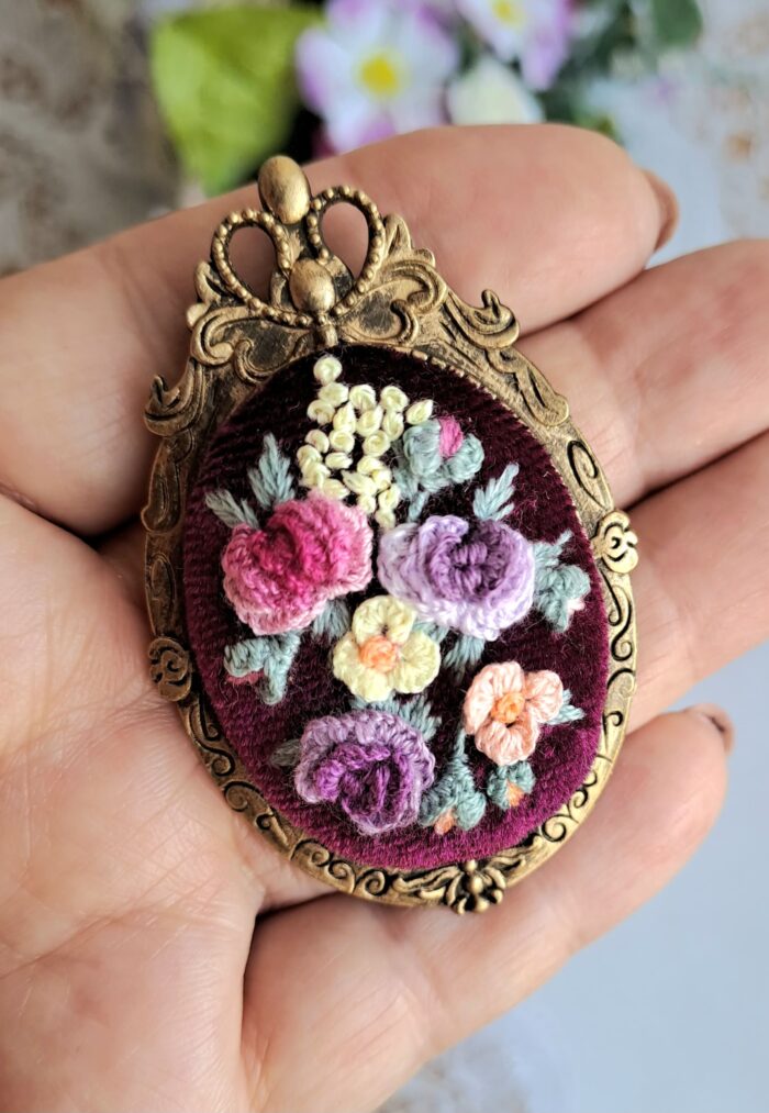 Брошь-кулон с вышивкой — изображение 2