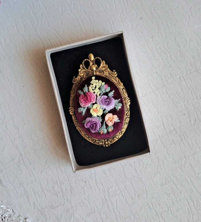 Брошь-кулон с вышивкой — изображение 3