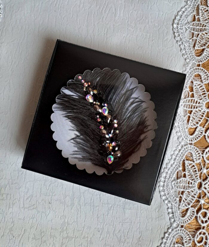 Брошь перо страуса с камнями — изображение 4