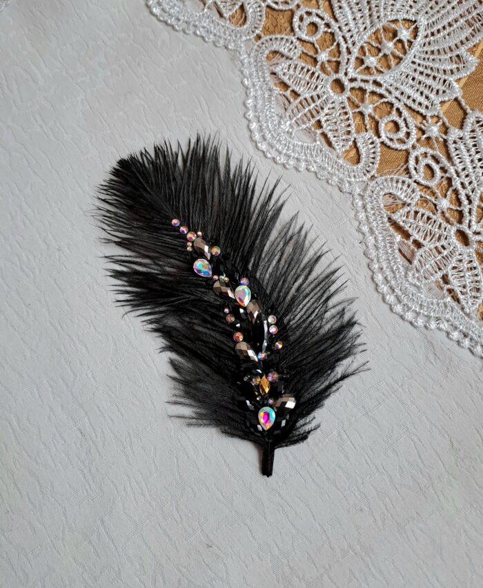 Брошь перо страуса с камнями — изображение 3