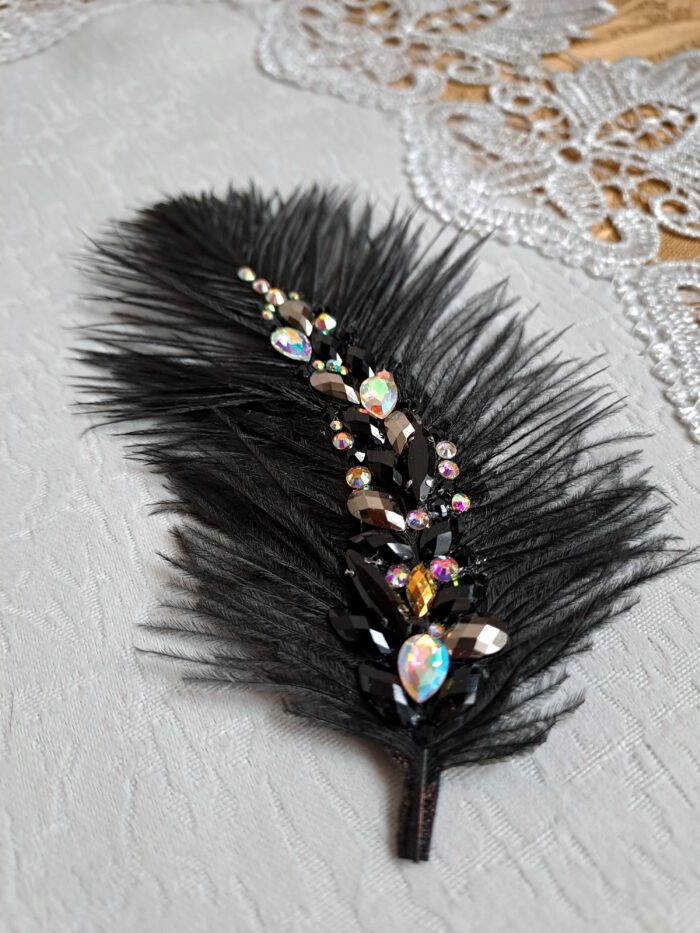 Брошь перо страуса с камнями — изображение 2