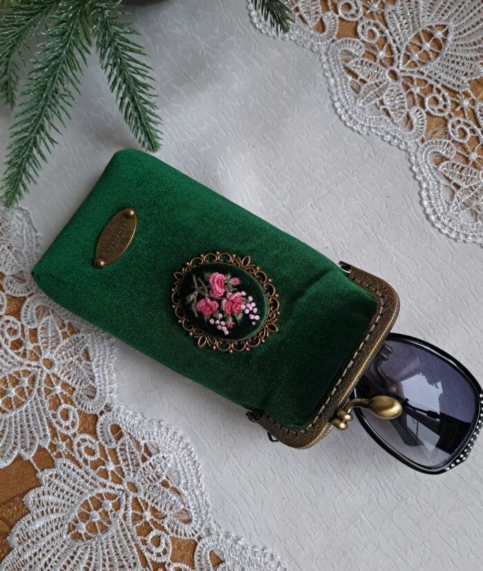 Футляр для очков на фермуаре с вышивкой, очечник в винтажном стиле — изображение 7