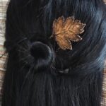 Представьте себе изящную шпильку для волос, созданную с помощью интересной техники гальванопластика. Это не просто украшение, а миниатюрное произведение искусства.