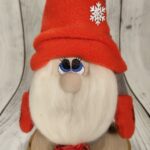 Новогодний гном - милая и уютная игрушка ручной работы, которая станет отличным украшением вашего интерьера или оригинальным подарком на Новый год.