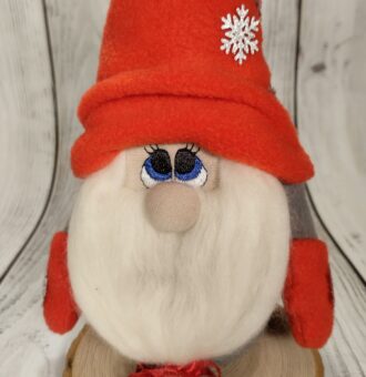 Новогодний гном - милая и уютная игрушка ручной работы, которая станет отличным украшением вашего интерьера или оригинальным подарком на Новый год.