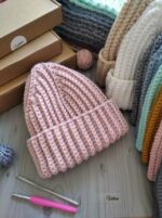 Шапка с отворотом зимняя, женская, крючком крупной вязкой