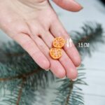 Серьги-гвоздики с мандарином из полимерной глины ручной работы