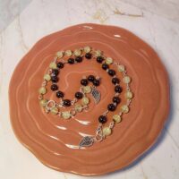 Колье-трансформер с гранатом и пренитом